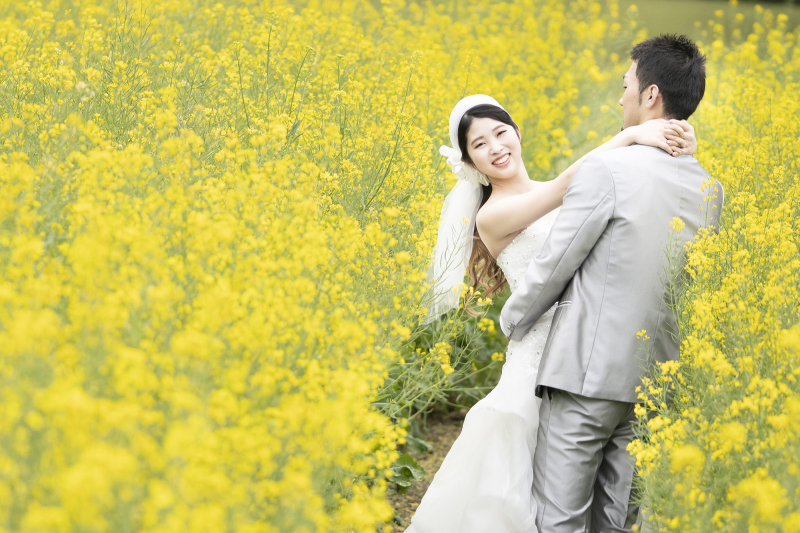 お二人を彩るお花畑ロケーション