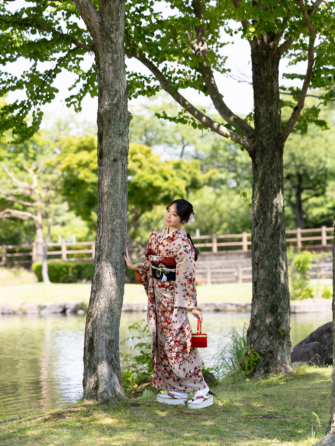 【成人前撮り】人気の2スタイルをご紹介♪ 「くすみ柄振袖」＆「王道・華やか赤振袖」